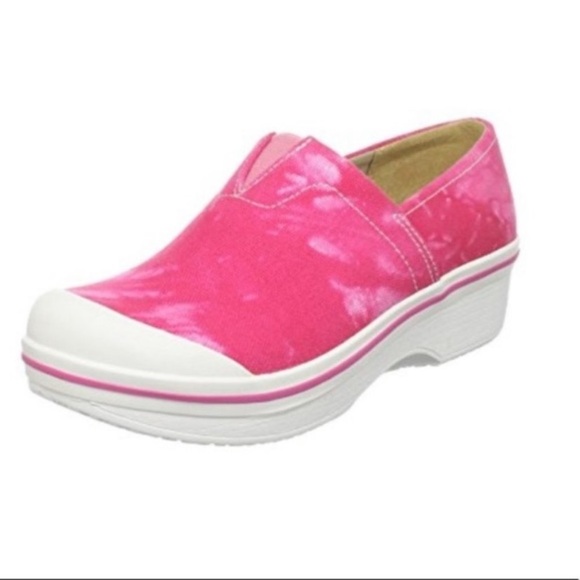 pink clogs dansko